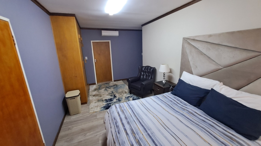5 Bedroom Property for Sale in Langenhovenpark Free State